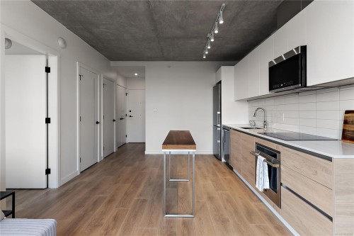 908-1097 View St, Victoria, BC - Indoor Photo Showing Kitchen