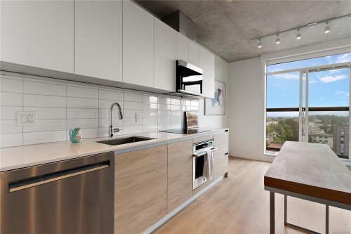 908-1097 View St, Victoria, BC - Indoor Photo Showing Kitchen With Upgraded Kitchen