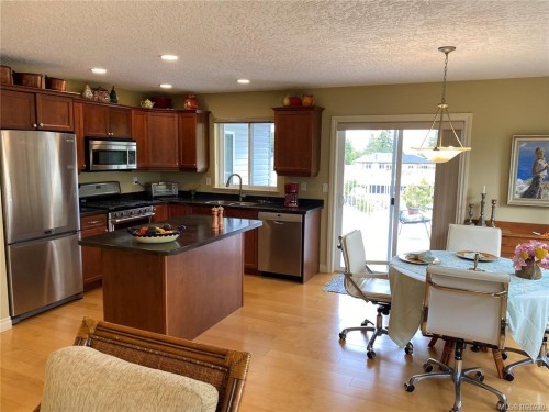 1731 Dar'S Pl, Qualicum Beach, BC 