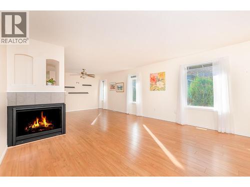 111 Harbourfront Drive Nw Unit# 47, Salmon Arm, BC - Indoor Photo Showing Living Room With Fireplace