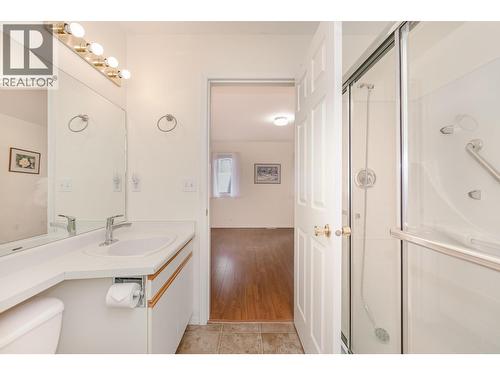 111 Harbourfront Drive Nw Unit# 47, Salmon Arm, BC - Indoor Photo Showing Bathroom