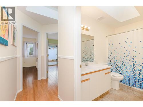 111 Harbourfront Drive Nw Unit# 47, Salmon Arm, BC - Indoor Photo Showing Bathroom