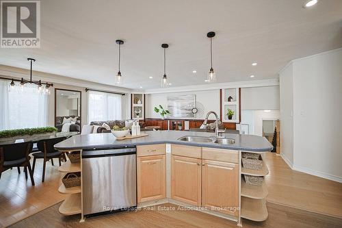 3143 Michael Crescent, Burlington, ON - Indoor Photo Showing Kitchen With Double Sink