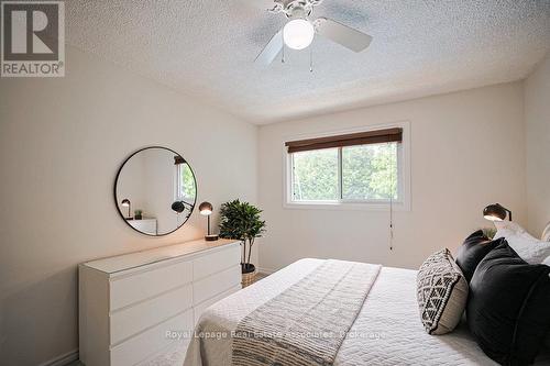 3143 Michael Crescent, Burlington, ON - Indoor Photo Showing Bedroom