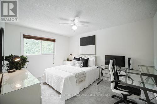 3143 Michael Crescent, Burlington, ON - Indoor Photo Showing Bedroom