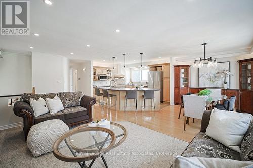 3143 Michael Crescent, Burlington, ON - Indoor Photo Showing Living Room