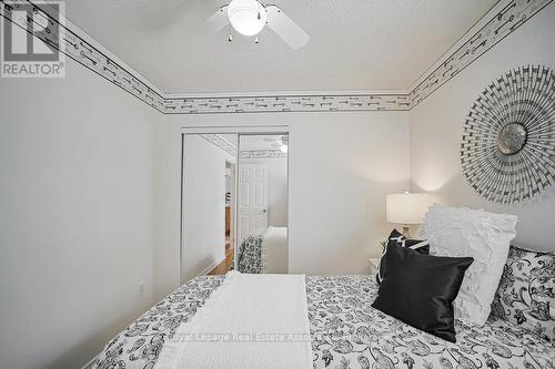 3143 Michael Crescent, Burlington, ON - Indoor Photo Showing Bedroom