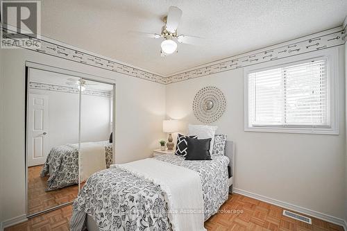 3143 Michael Crescent, Burlington, ON - Indoor Photo Showing Bedroom