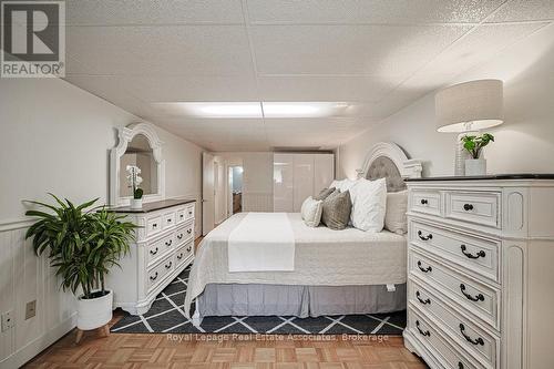 3143 Michael Crescent, Burlington, ON - Indoor Photo Showing Bedroom