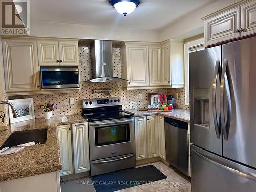 69 Crown Victoria Drive, Brampton, ON - Indoor Photo Showing Kitchen With Upgraded Kitchen