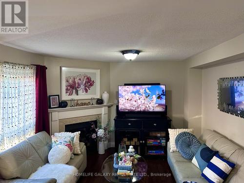 69 Crown Victoria Drive, Brampton, ON - Indoor Photo Showing Living Room