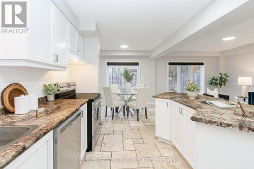 904 Frontenac Crescent, Woodstock, ON - Indoor Photo Showing Kitchen