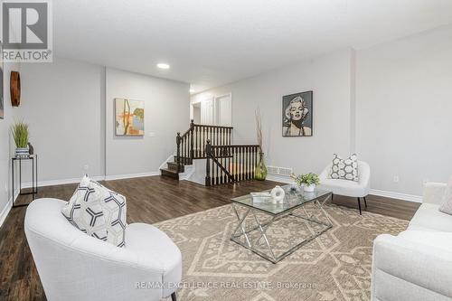 904 Frontenac Crescent, Woodstock, ON - Indoor Photo Showing Living Room