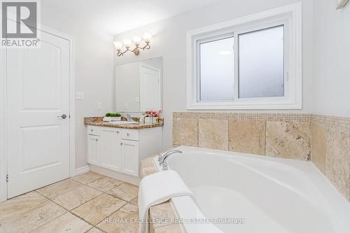 904 Frontenac Crescent, Woodstock, ON - Indoor Photo Showing Bathroom