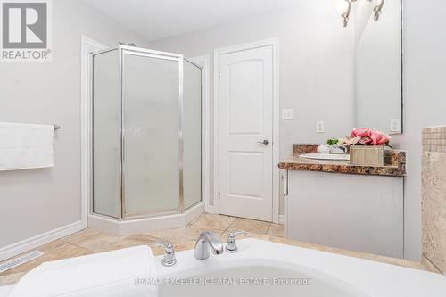 904 Frontenac Crescent, Woodstock, ON - Indoor Photo Showing Bathroom