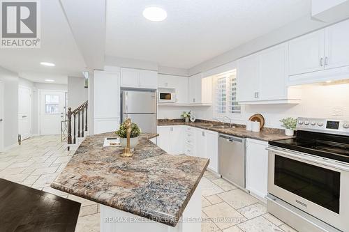 904 Frontenac Crescent, Woodstock, ON - Indoor Photo Showing Kitchen With Stainless Steel Kitchen With Double Sink With Upgraded Kitchen