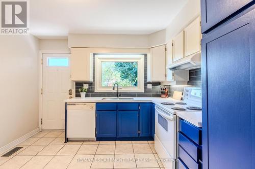 172 Hanover Place, Hamilton, ON - Indoor Photo Showing Kitchen