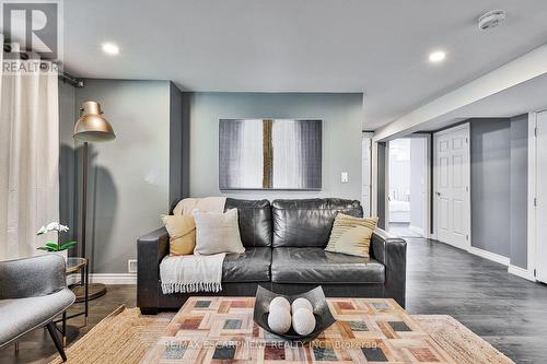 172 Hanover Place, Hamilton, ON - Indoor Photo Showing Living Room