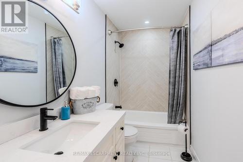 172 Hanover Place, Hamilton, ON - Indoor Photo Showing Bathroom