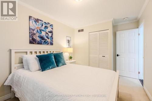 172 Hanover Place, Hamilton, ON - Indoor Photo Showing Bedroom