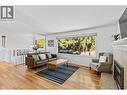1112 Pinecrest Lane, Kelowna, BC  - Indoor Photo Showing Living Room 