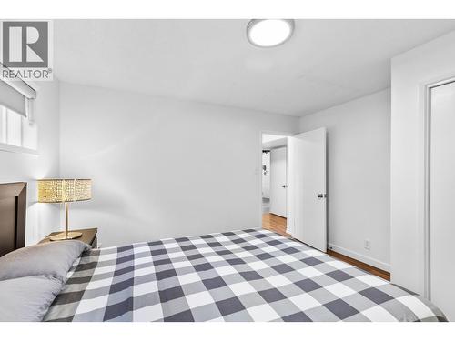 1112 Pinecrest Lane, Kelowna, BC - Indoor Photo Showing Bedroom