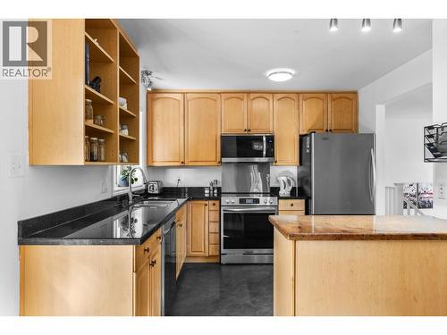 1112 Pinecrest Lane, Kelowna, BC - Indoor Photo Showing Kitchen With Double Sink