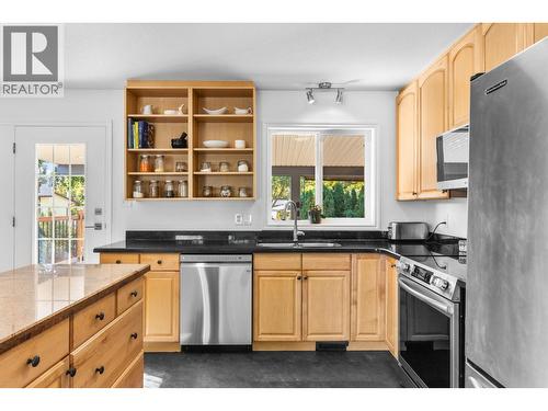 1112 Pinecrest Lane, Kelowna, BC - Indoor Photo Showing Kitchen
