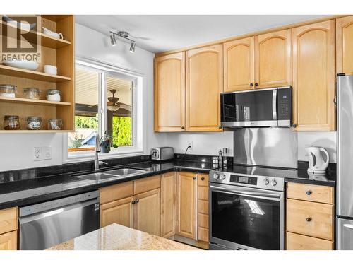 1112 Pinecrest Lane, Kelowna, BC - Indoor Photo Showing Kitchen With Double Sink