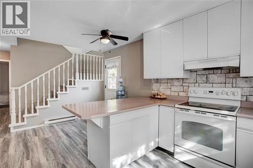 331 Phipps - 331-351 Phipps Crescent, Kelowna, BC - Indoor Photo Showing Kitchen
