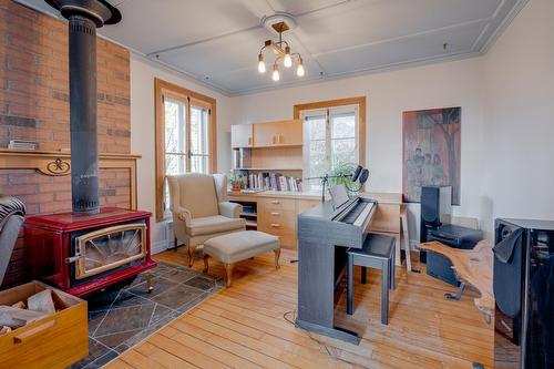 Salon - 212 Rue Dombourg, Neuville, QC - Indoor With Fireplace
