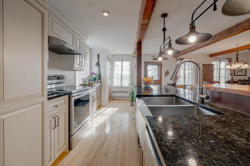 Cuisine - 212 Rue Dombourg, Neuville, QC - Indoor Photo Showing Kitchen With Double Sink With Upgraded Kitchen