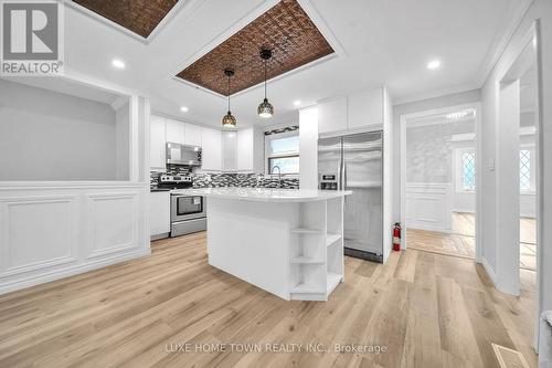 5 Centennial Drive, Brockton, ON - Indoor Photo Showing Kitchen With Upgraded Kitchen