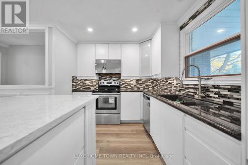 5 Centennial Drive, Brockton, ON - Indoor Photo Showing Kitchen With Double Sink With Upgraded Kitchen