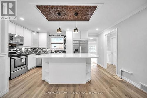 5 Centennial Drive, Brockton, ON - Indoor Photo Showing Kitchen With Upgraded Kitchen