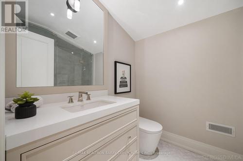 117 Yonge Boulevard, Toronto, ON - Indoor Photo Showing Bathroom
