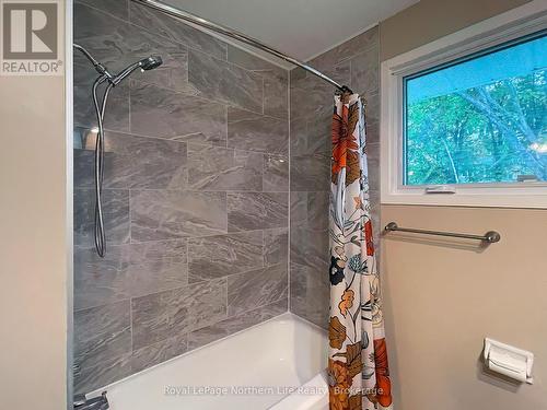 110 Marshall Park Drive, North Bay (Ferris), ON - Indoor Photo Showing Bathroom