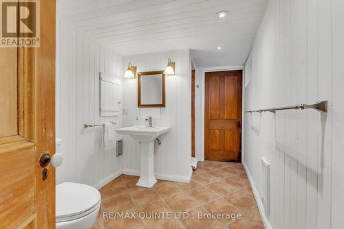 349 Main Street, Prince Edward County (Bloomfield Ward), ON - Indoor Photo Showing Bathroom