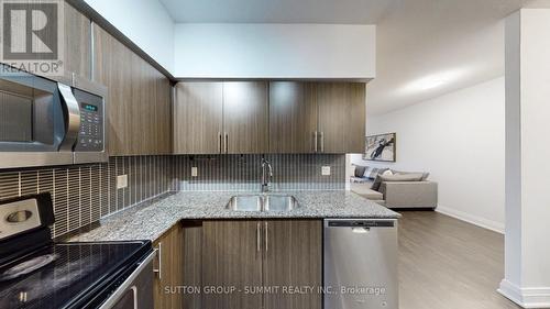 307 - 55 Speers Road N, Oakville, ON - Indoor Photo Showing Kitchen