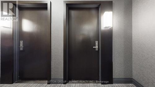 307 - 55 Speers Road N, Oakville, ON - Indoor