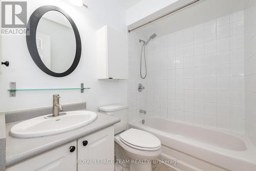 40 Manhattan Crescent, Ottawa, ON - Indoor Photo Showing Bathroom