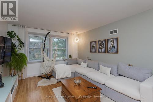 680 Main Street W, North Bay (West End), ON - Indoor Photo Showing Living Room