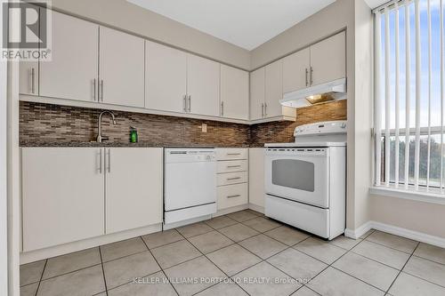 501 - 10 Laurelcrest Street, Brampton, ON - Indoor Photo Showing Kitchen