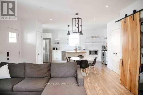 1 - 426 Wilson Street E, Hamilton, ON - Indoor Photo Showing Living Room