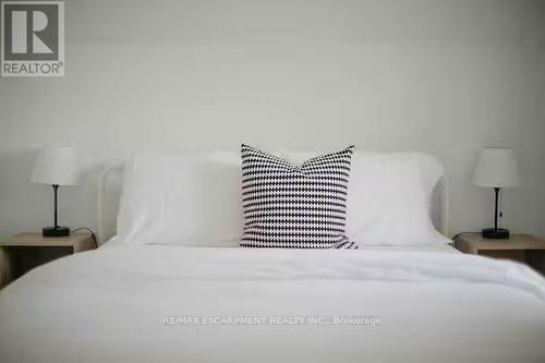 1 - 426 Wilson Street E, Hamilton, ON - Indoor Photo Showing Bedroom