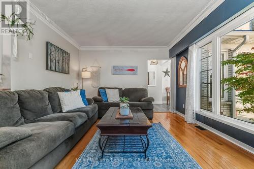 835 Dominion Avenue, Midland, ON - Indoor Photo Showing Living Room