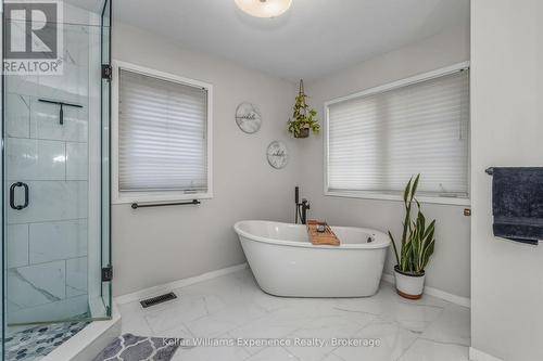835 Dominion Avenue, Midland, ON - Indoor Photo Showing Bathroom