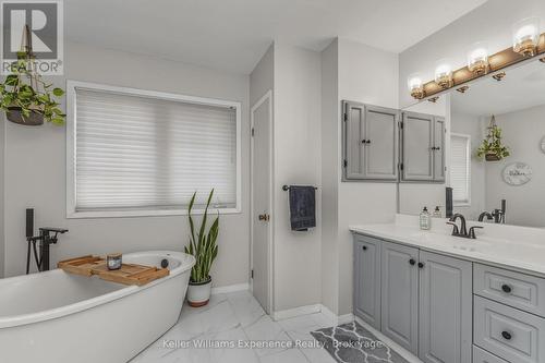 835 Dominion Avenue, Midland, ON - Indoor Photo Showing Bathroom