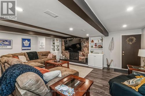 835 Dominion Avenue, Midland, ON - Indoor Photo Showing Living Room