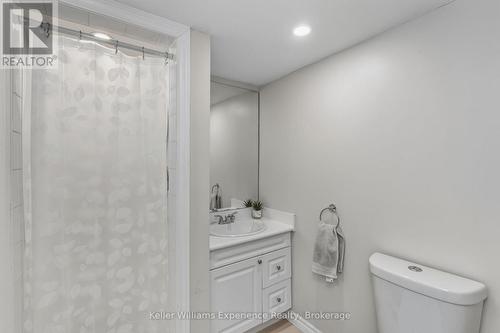 835 Dominion Avenue, Midland, ON - Indoor Photo Showing Bathroom